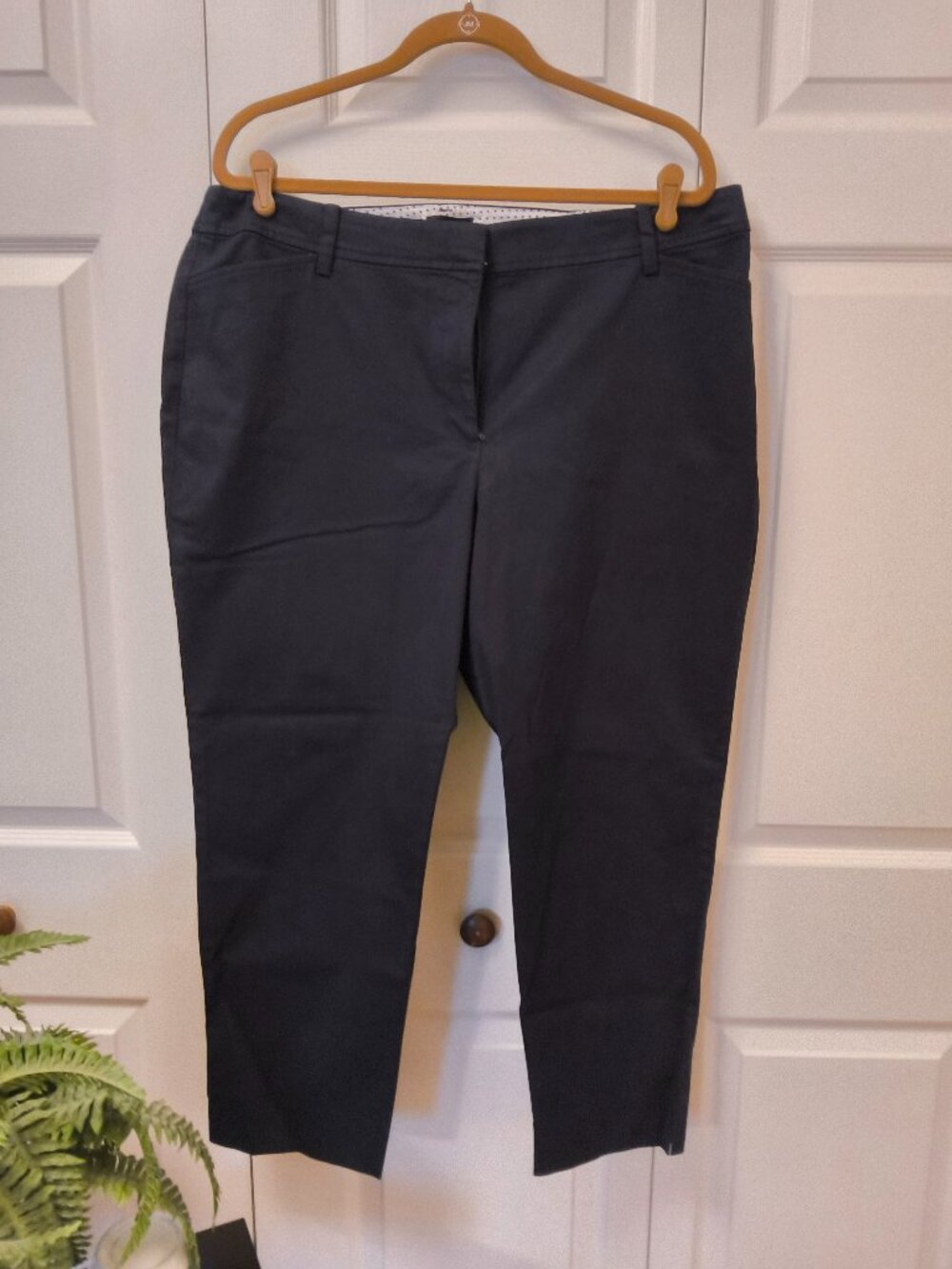 Talbots Perfect Crop Pant. Navy. Size 16w